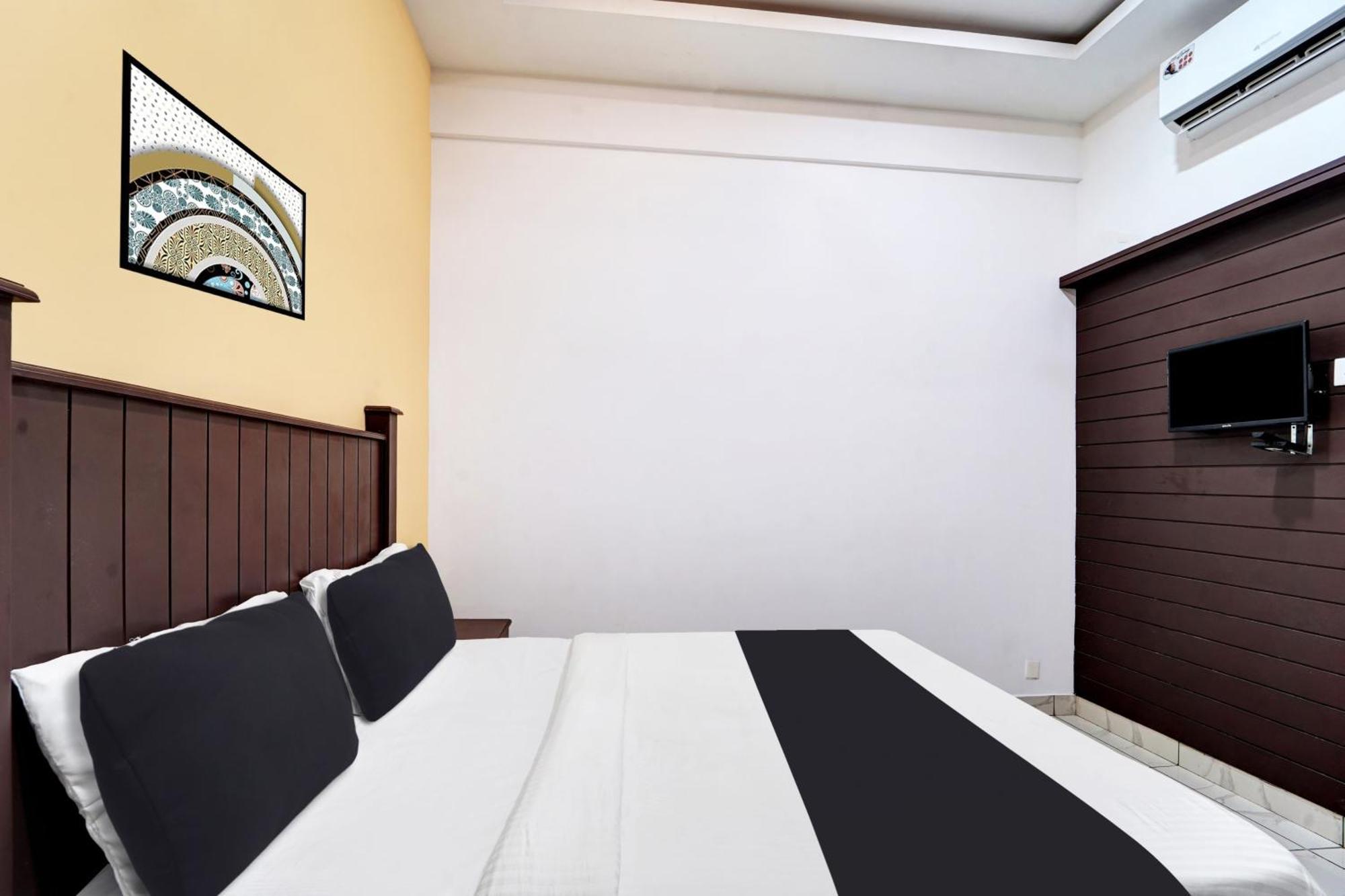 Super Collection O Calvathy Road Near Fort Kochi Exterior photo