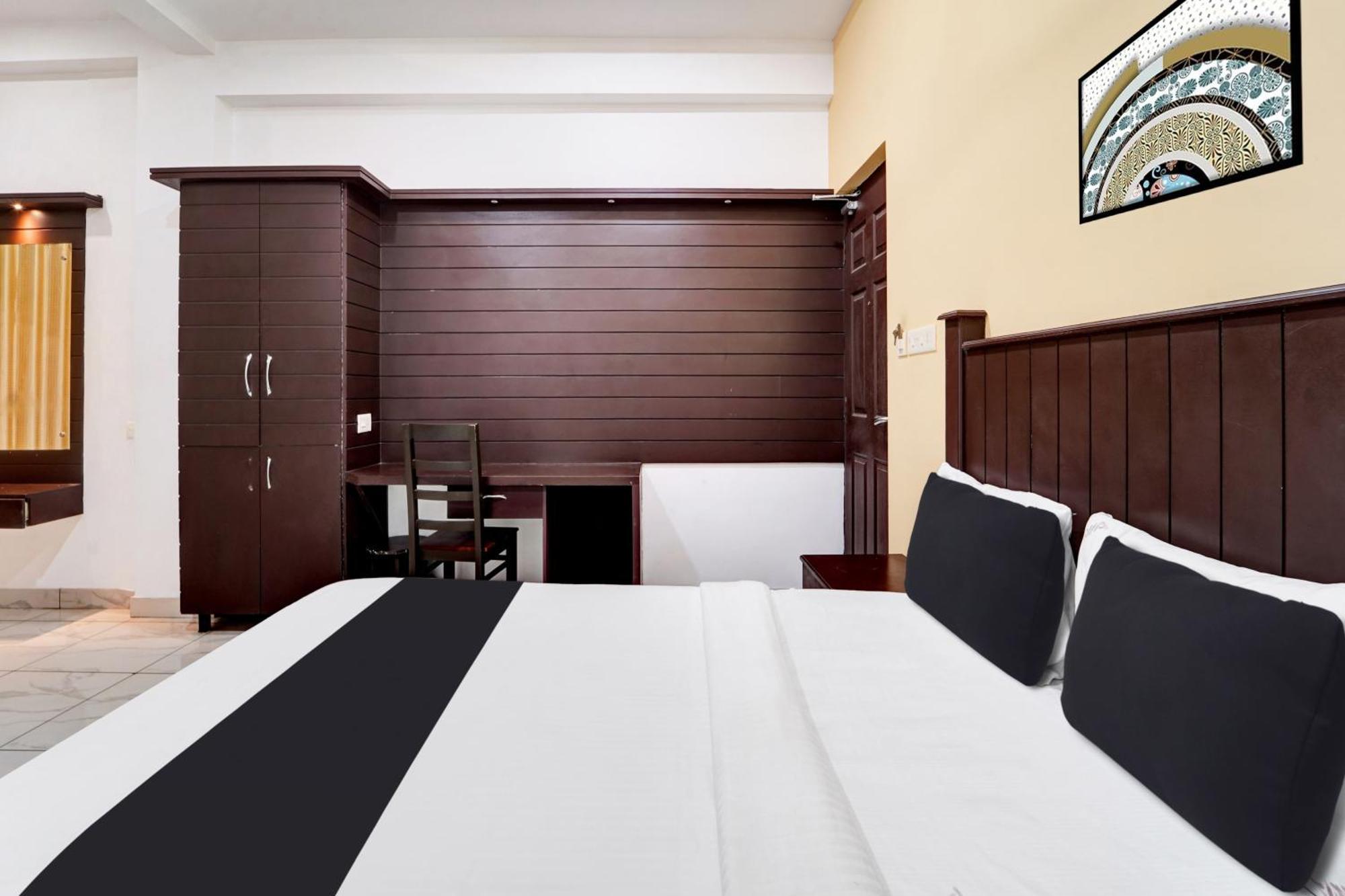 Super Collection O Calvathy Road Near Fort Kochi Exterior photo
