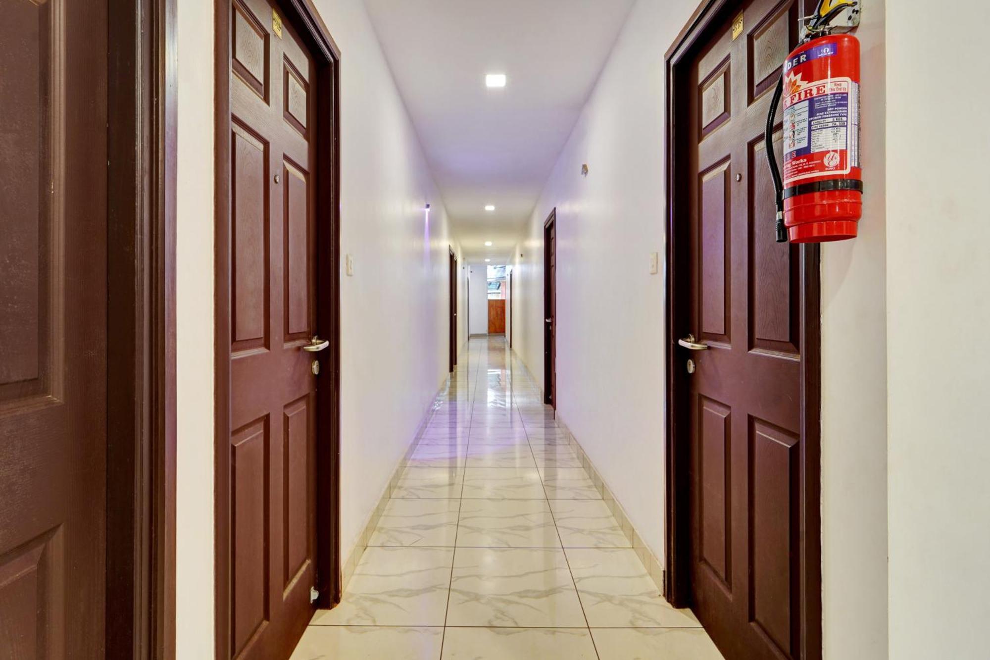 Super Collection O Calvathy Road Near Fort Kochi Exterior photo