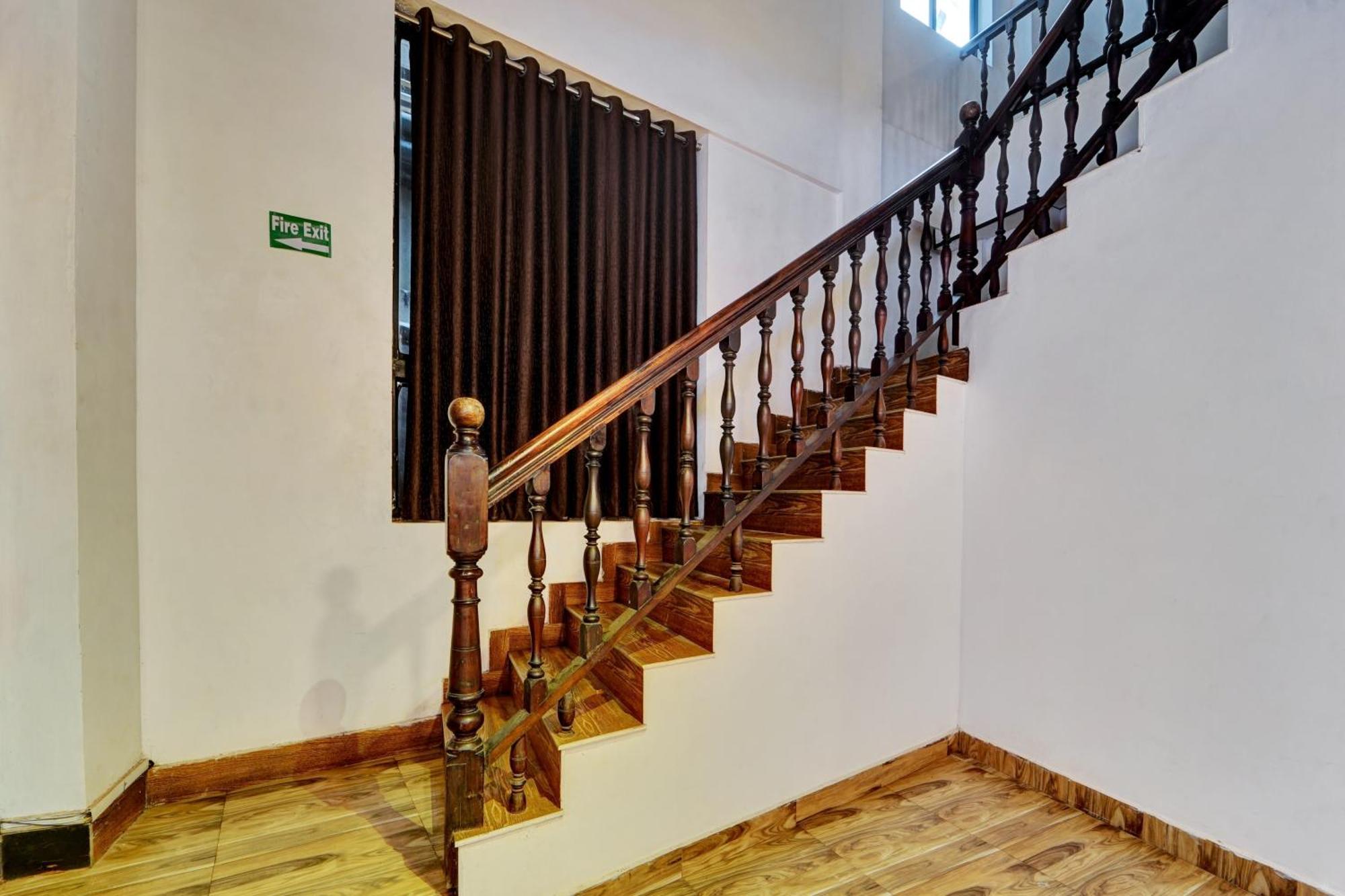 Super Collection O Calvathy Road Near Fort Kochi Exterior photo